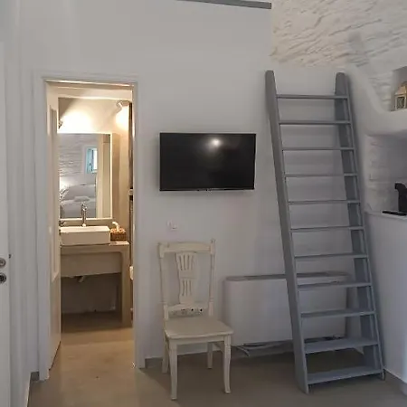 Est 1852 - Of 3 Accommodations, Katoi Art Apartment *