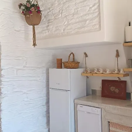 Est 1852 - Of 3 Accommodations, Katoi Art Apartment Ándros