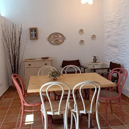 Est 1852 - Of 3 Accommodations, Katoi Art Apartment Ándros