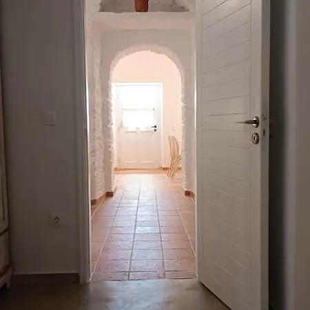 Est 1852 - Of 3 Accommodations, Katoi Art Apartment Ándros