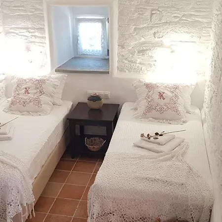 Est 1852 - Of 3 Accommodations, Katoi Art * Ándros