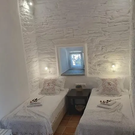 Est 1852 - Of 3 Accommodations, Katoi Art Apartament *